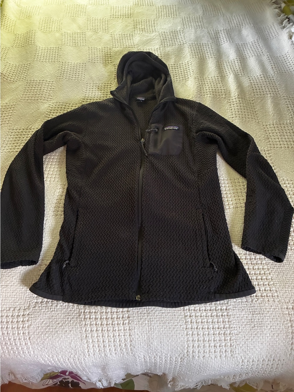 Patagonia R1 air hoodie black size small